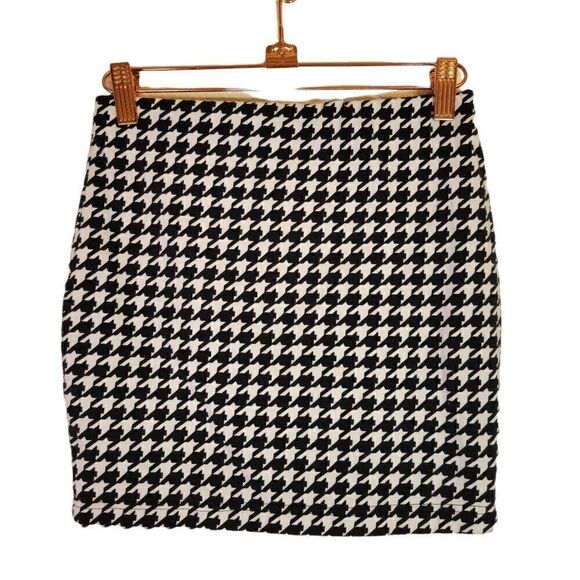 Forever 21 Houndstooth Mini Skirt (Size S) - Picture 2 of 4